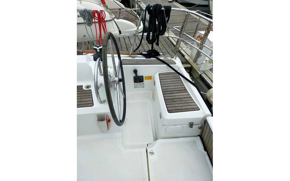 slider 12 Jeanneau Sun Odyssey 379